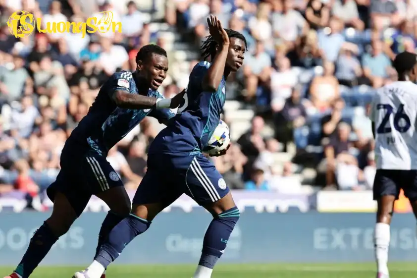 Jeremy Monga trở thành cầu thủ ghi bàn trẻ nhất trong lịch sử Championship (Ảnh: talkSPORT). Jeremy Monga trở thành cầu thủ ghi bàn trẻ nhất trong lịch sử Championship (Ảnh: talkSPORT).