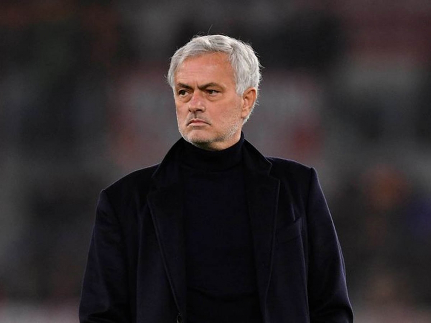 HLV Jose Mourinho đã chia tay Fenerbahce để đến  với Benfica